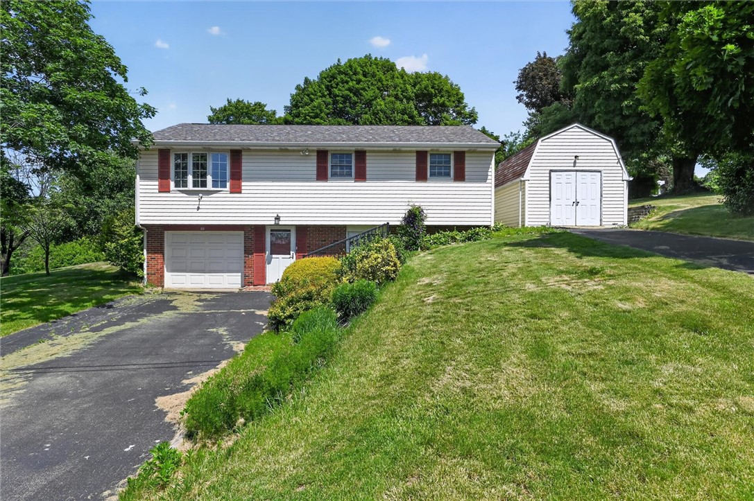 105 Willow Dr