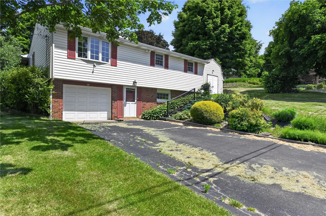 105 Willow Dr