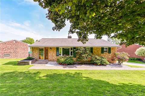 Photo of 129 Franklin Dr, Greensburg, PA 15601 (MLS # 1752630)