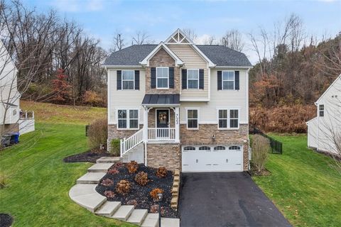 Photo of 723 Packsaddle Trl, Gibsonia, PA 15044 (MLS # 1731311)