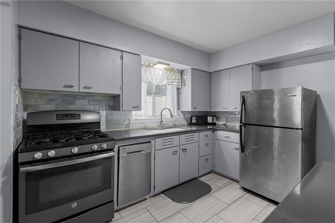 1034 Woodlawn Dr, Coraopolis, Pennsylvania image 4