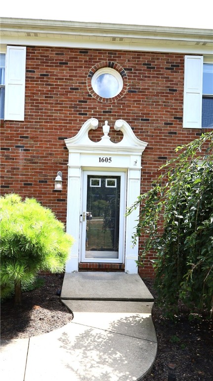 1605 Forest Ridge Dr