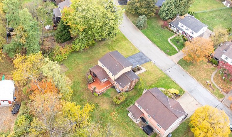 5895 GLEN HILL DRIVE