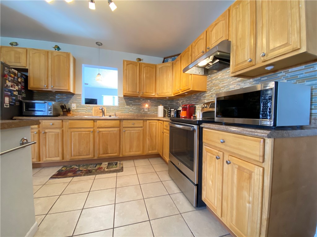 Shenango-Cra, Pennsylvania 16134, United States, 3 Bedrooms Bedrooms, ,2 BathroomsBathrooms,Residential,Contingent,124331