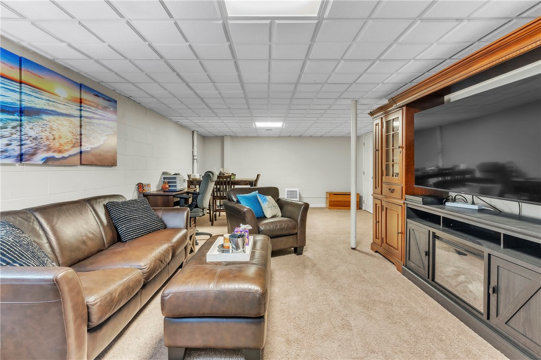 Cranberry Twp, Pennsylvania 16066, United States, 4 Bedrooms Bedrooms, ,3 BathroomsBathrooms,Residential,Pending,180184