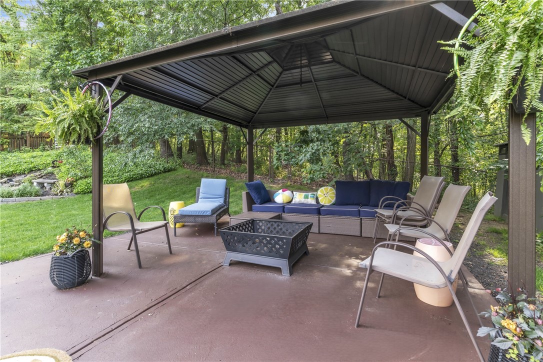 Cranberry Twp, Pennsylvania 16066, United States, 4 Bedrooms Bedrooms, ,3 BathroomsBathrooms,Residential,Pending,180184