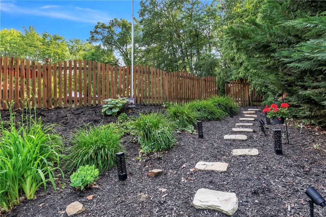 Cranberry Twp, Pennsylvania 16066, United States, 4 Bedrooms Bedrooms, ,3 BathroomsBathrooms,Residential,Pending,180184