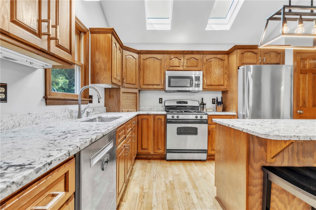 Cranberry Twp, Pennsylvania 16066, United States, 4 Bedrooms Bedrooms, ,3 BathroomsBathrooms,Residential,Pending,180184