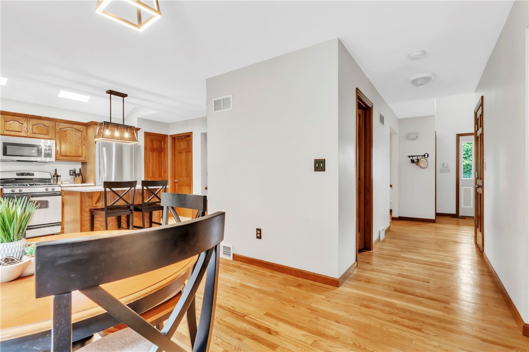 Cranberry Twp, Pennsylvania 16066, United States, 4 Bedrooms Bedrooms, ,3 BathroomsBathrooms,Residential,Pending,180184