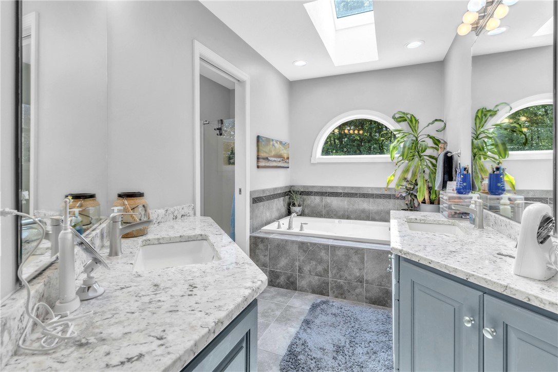 Cranberry Twp, Pennsylvania 16066, United States, 4 Bedrooms Bedrooms, ,3 BathroomsBathrooms,Residential,Pending,180184