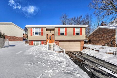 Photo of 140 Penn Crest Drive, Mckeesport, PA 15131 (MLS # 1738526)