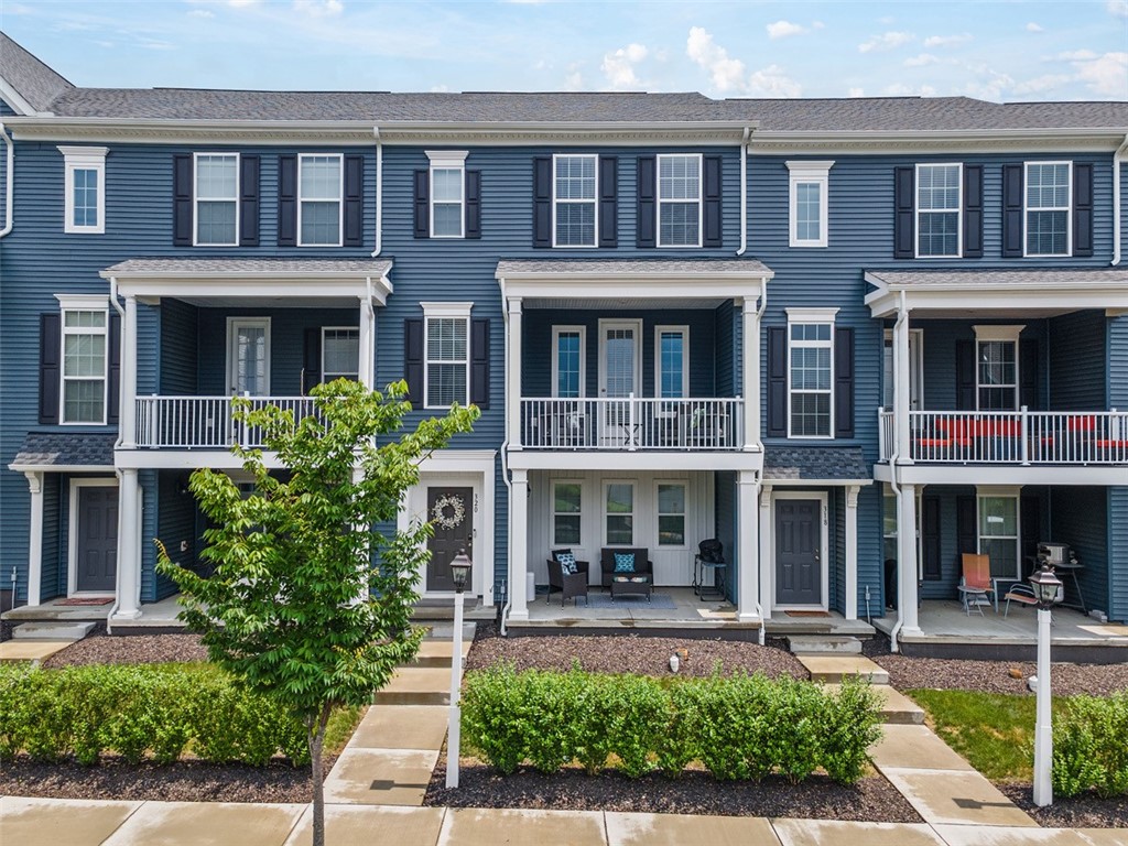 320 Harlequin St
