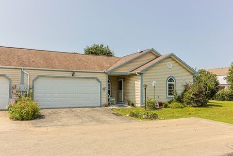 Photo of 507 Yorktown Dr, Gibsonia, PA 15044 (MLS # 1726772)