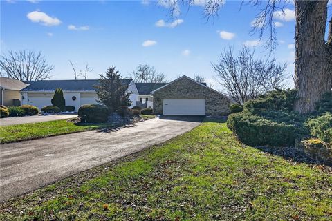 Photo of 195 Roscommon Pl, Canonsburg, PA 15317 (MLS # 1733586)