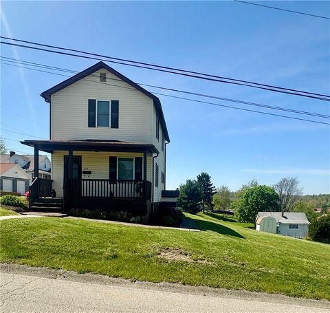 Homes For Sale - 220 Clarendon Ave Ave<br/> Fayette County, Uniontown, PA 15401