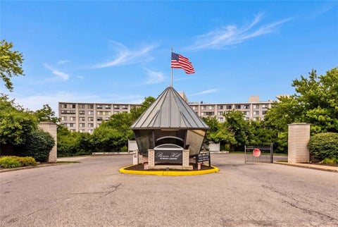 Photo of 1150 Bower Hill Rd #905A, Pittsburgh, PA 15243 (MLS # 1764414)