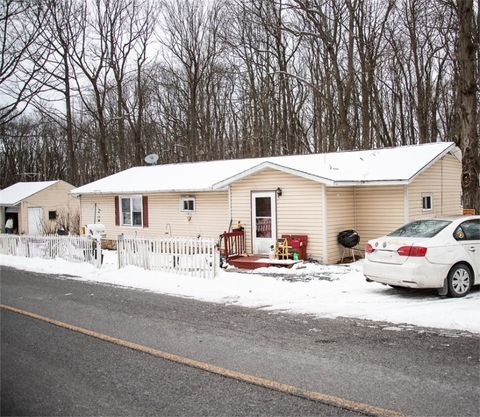 Photo of 1227 Mount Carmel Dr, Windber, PA 15963 (MLS # 1735098)