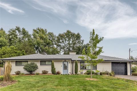 Photo of 106 Long Dr, Irwin, PA 15642 (MLS # 1724768)