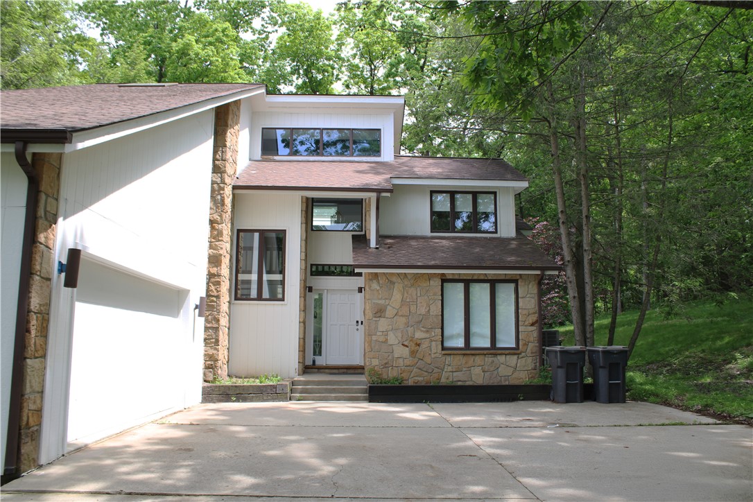 219 La Grande Dr