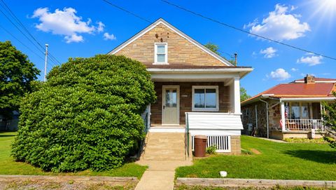 Photo of 1006 Poe St, Vandergrift, PA 15690 (MLS # 1763500)