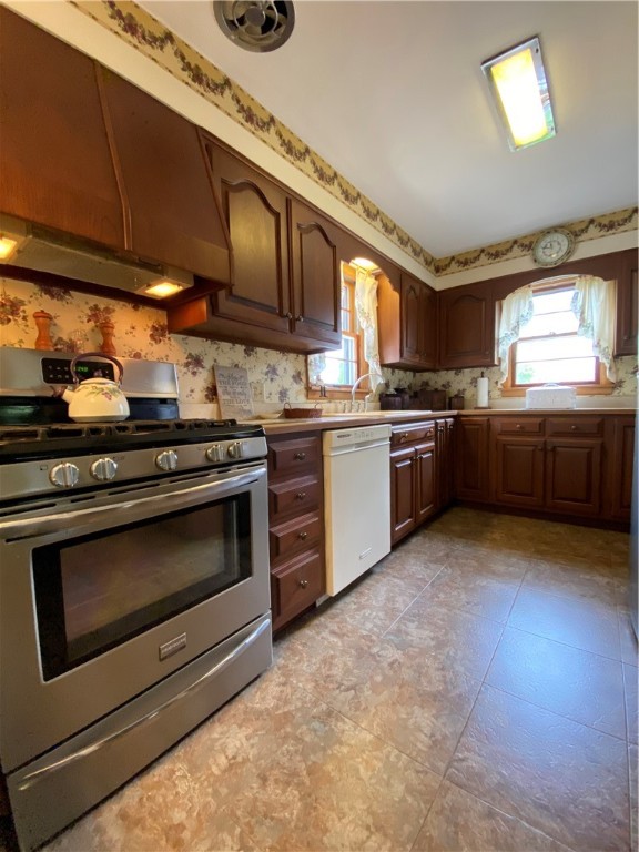 Hempfield Twp - Mer, Pennsylvania 16125, United States, 3 Bedrooms Bedrooms, ,3 BathroomsBathrooms,Residential,Contingent,120090