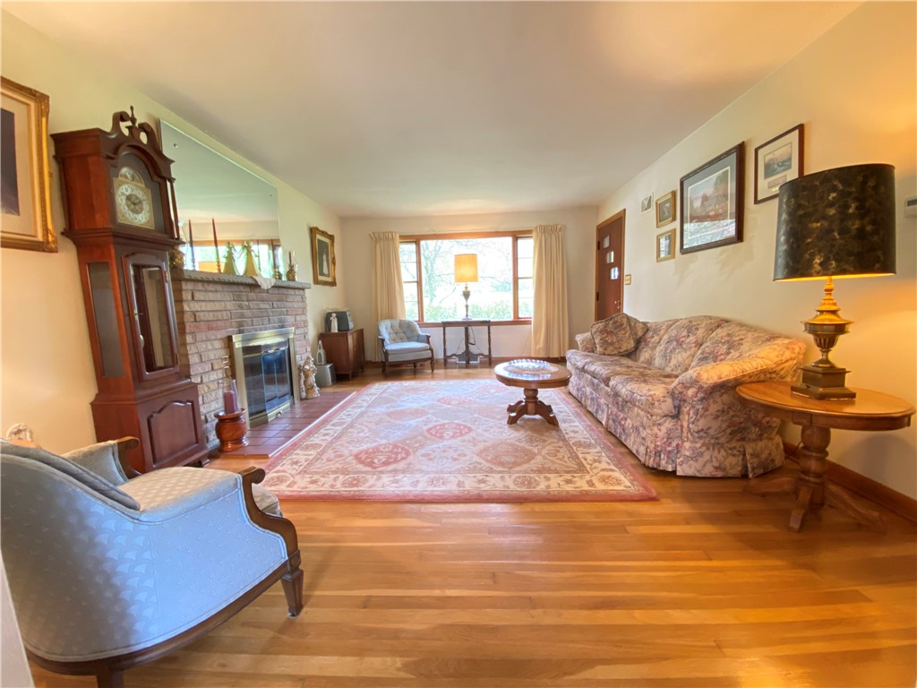 Hempfield Twp - Mer, Pennsylvania 16125, United States, 3 Bedrooms Bedrooms, ,3 BathroomsBathrooms,Residential,Contingent,120090