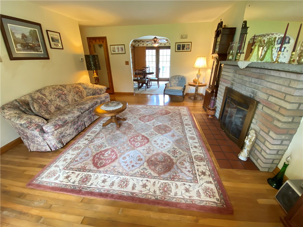 Hempfield Twp - Mer, Pennsylvania 16125, United States, 3 Bedrooms Bedrooms, ,3 BathroomsBathrooms,Residential,Contingent,120090