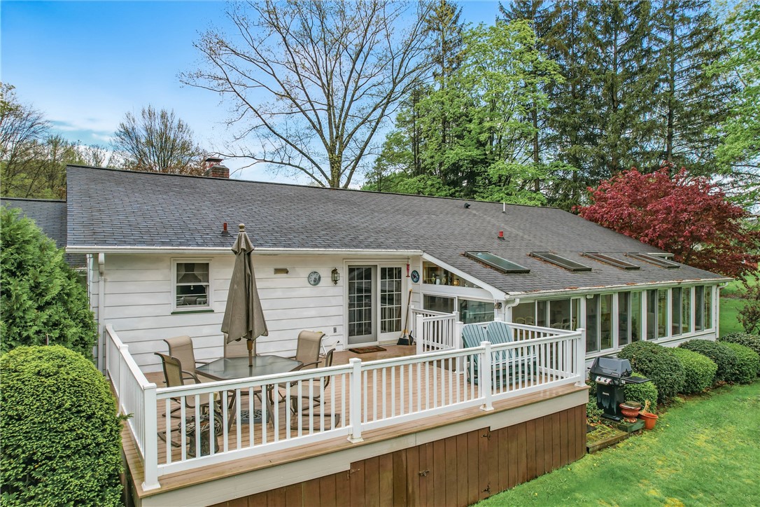 Hempfield Twp - Mer, Pennsylvania 16125, United States, 3 Bedrooms Bedrooms, ,3 BathroomsBathrooms,Residential,Contingent,120090