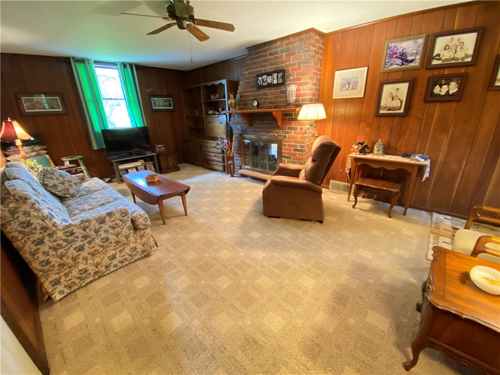 Hempfield Twp - Mer, Pennsylvania 16125, United States, 3 Bedrooms Bedrooms, ,3 BathroomsBathrooms,Residential,Contingent,120090