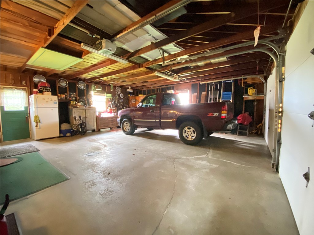 Hempfield Twp - Mer, Pennsylvania 16125, United States, 3 Bedrooms Bedrooms, ,3 BathroomsBathrooms,Residential,Contingent,120090