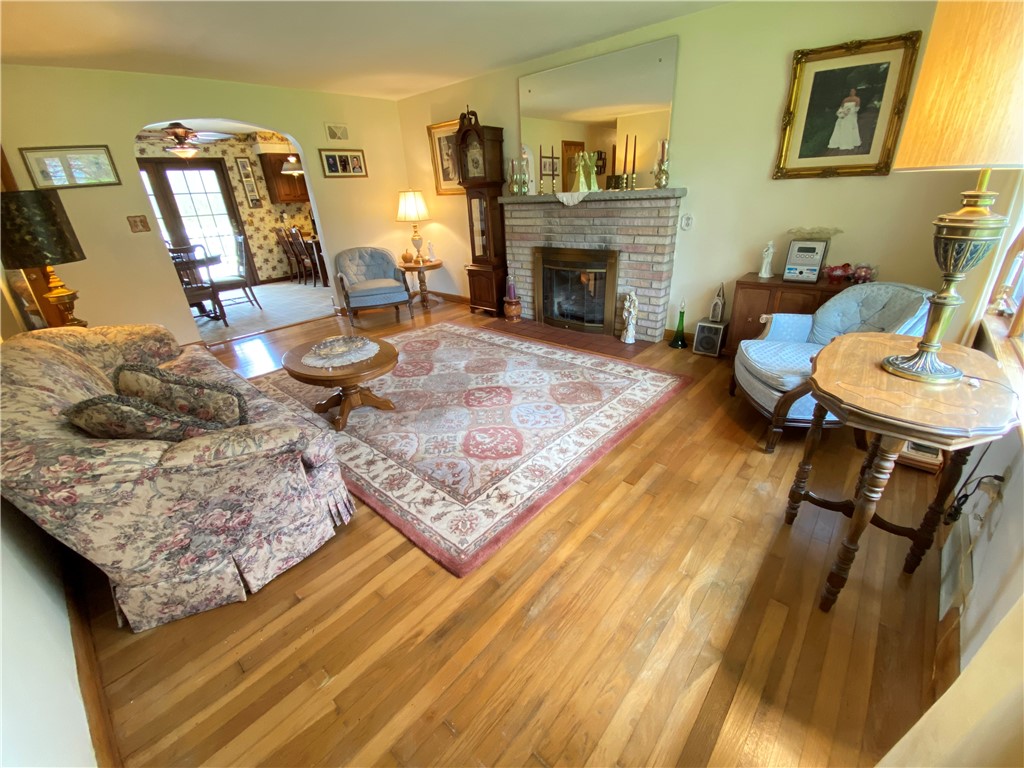 Hempfield Twp - Mer, Pennsylvania 16125, United States, 3 Bedrooms Bedrooms, ,3 BathroomsBathrooms,Residential,Contingent,120090