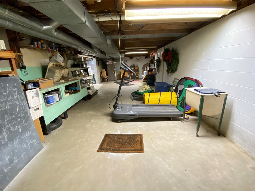 Hempfield Twp - Mer, Pennsylvania 16125, United States, 3 Bedrooms Bedrooms, ,3 BathroomsBathrooms,Residential,Contingent,120090