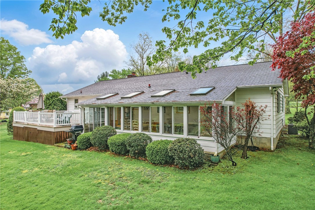 Hempfield Twp - Mer, Pennsylvania 16125, United States, 3 Bedrooms Bedrooms, ,3 BathroomsBathrooms,Residential,Contingent,120090