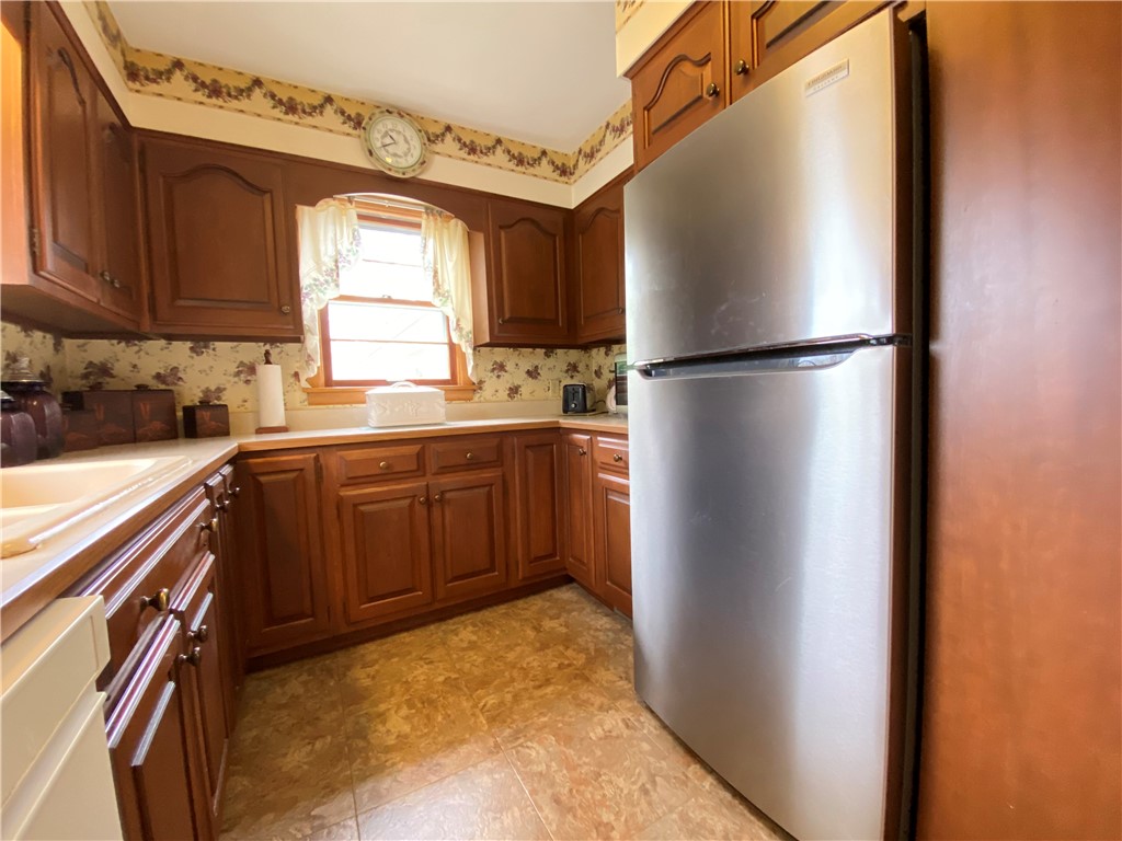 Hempfield Twp - Mer, Pennsylvania 16125, United States, 3 Bedrooms Bedrooms, ,3 BathroomsBathrooms,Residential,Contingent,120090