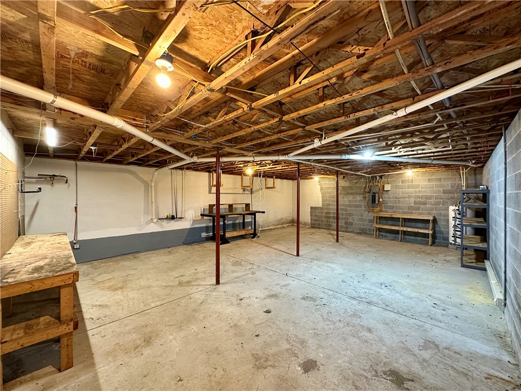 Neshannock Twp, Pennsylvania 16105, United States, 3 Bedrooms Bedrooms, ,2 BathroomsBathrooms,Residential,Active,230320