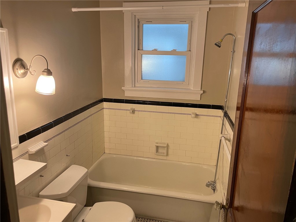 Mt Washington, Pennsylvania 15211, United States, 3 Bedrooms Bedrooms, ,1 BathroomBathrooms,Residential,Active,161884