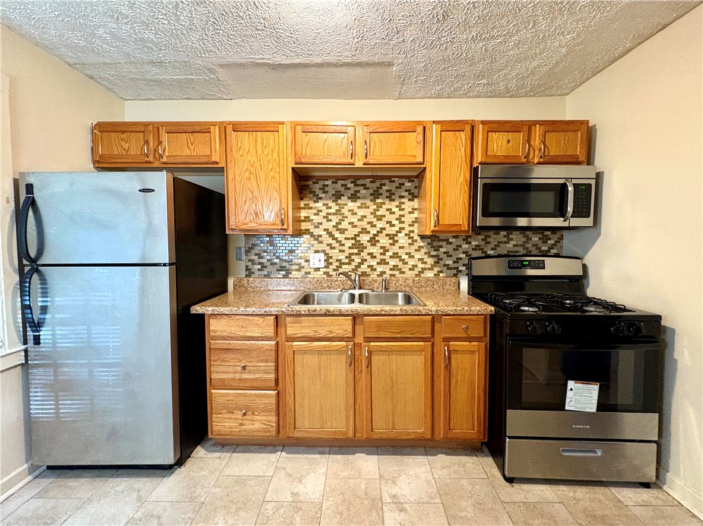 Moon/Crescent Twp, Pennsylvania 15108, United States, 2 Bedrooms Bedrooms, ,1 BathroomBathrooms,Residential,Active,220854