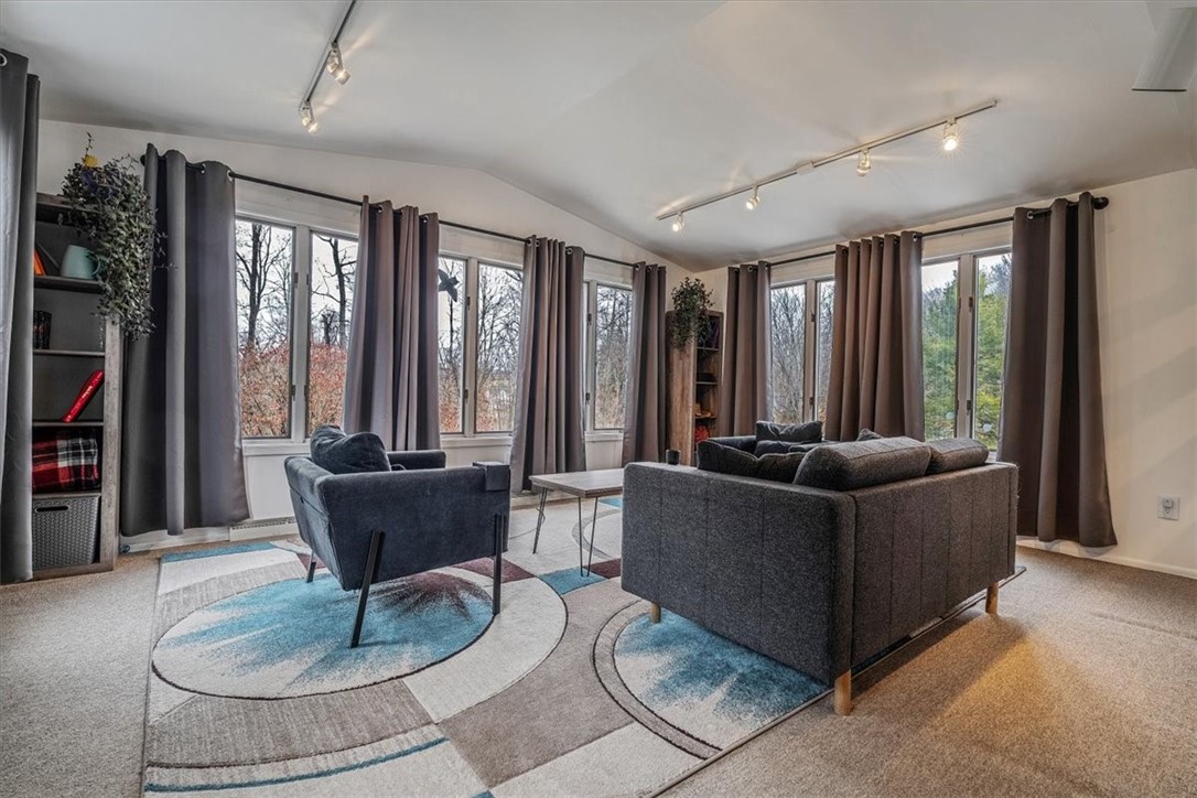 Upper St. Clair, Pennsylvania 15241, United States, 5 Bedrooms Bedrooms, ,3 BathroomsBathrooms,Residential,Contingent,2288