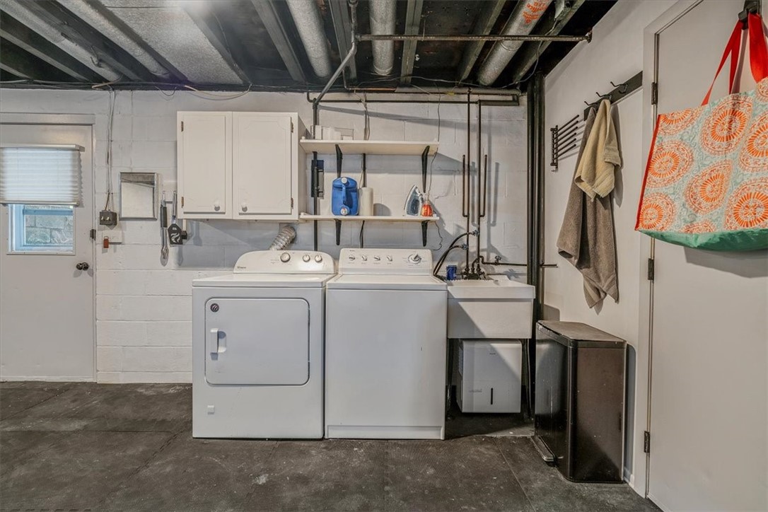 Upper St. Clair, Pennsylvania 15241, United States, 5 Bedrooms Bedrooms, ,3 BathroomsBathrooms,Residential,Contingent,2288