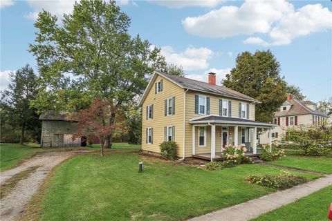 Photo of 4167 Edinburg Rd, New Castle, PA 16102 (MLS # 1724977)