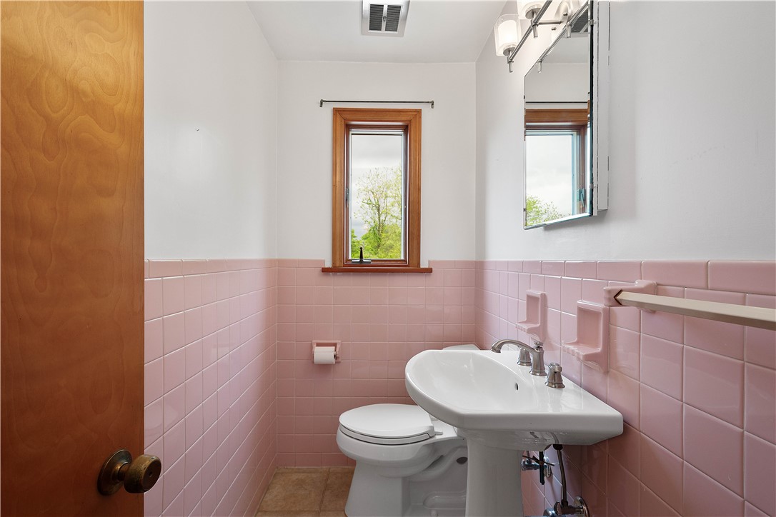 Peters Twp, Pennsylvania 15367, United States, 4 Bedrooms Bedrooms, ,3 BathroomsBathrooms,Residential,Pending,57852