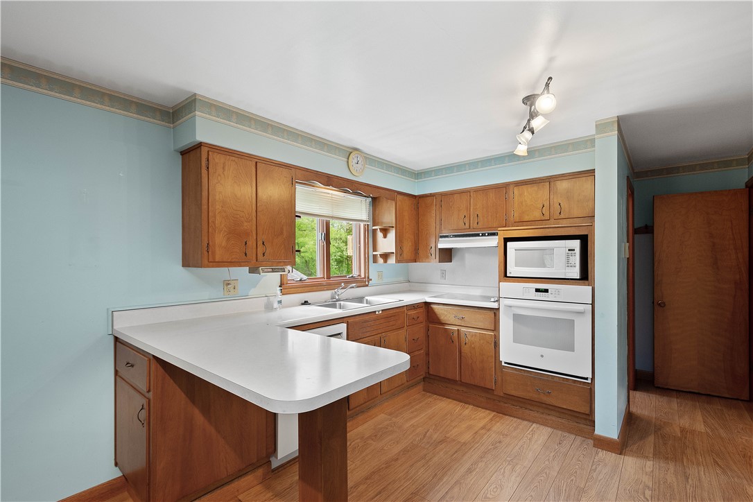 Peters Twp, Pennsylvania 15367, United States, 4 Bedrooms Bedrooms, ,3 BathroomsBathrooms,Residential,Pending,57852