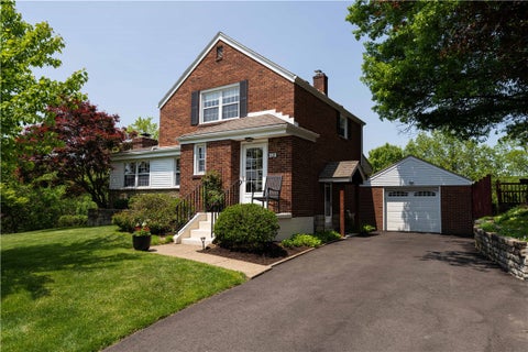 Photo for 212 Sandle Ave W