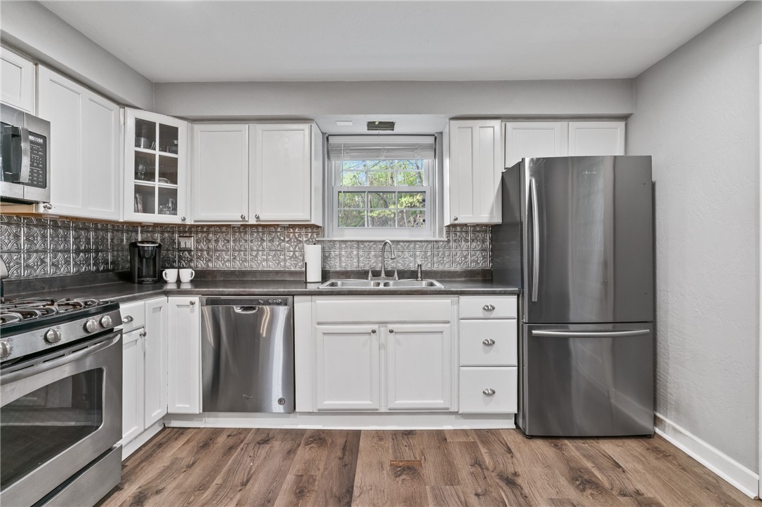 Shaler, Pennsylvania 15223, United States, 2 Bedrooms Bedrooms, ,2 BathroomsBathrooms,Residential,Contingent,116535