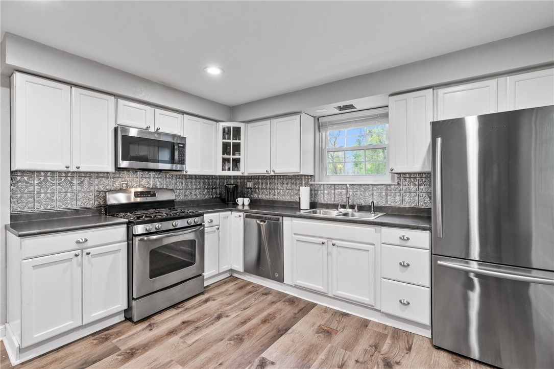 Shaler, Pennsylvania 15223, United States, 2 Bedrooms Bedrooms, ,2 BathroomsBathrooms,Residential,Contingent,116535