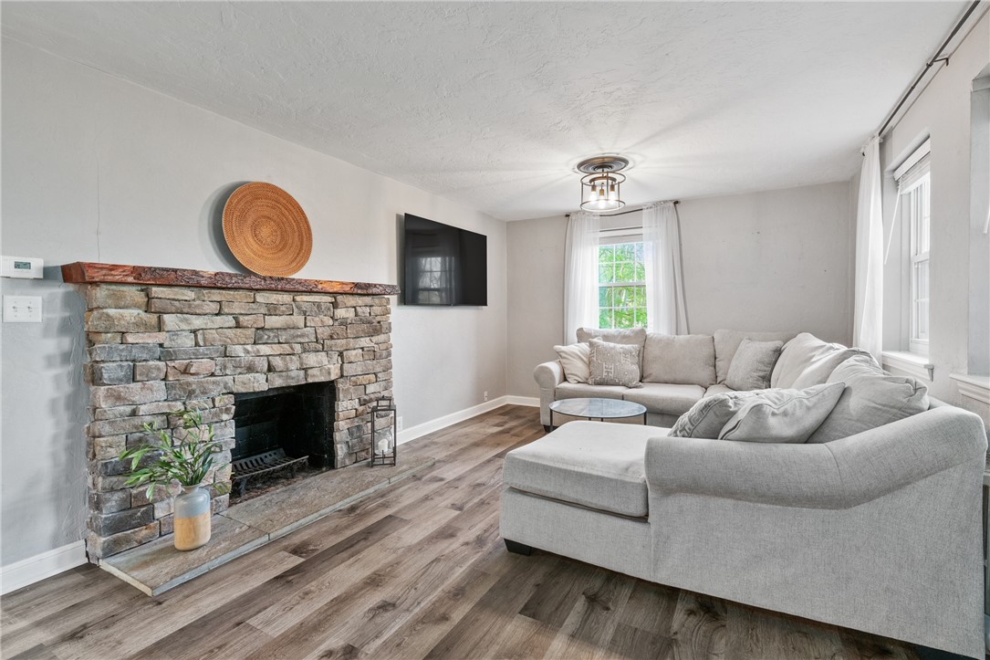 Shaler, Pennsylvania 15223, United States, 2 Bedrooms Bedrooms, ,2 BathroomsBathrooms,Residential,Contingent,116535