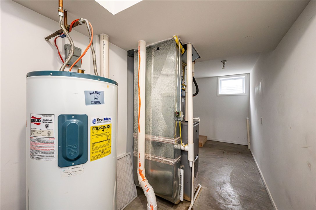 Greensburg, Pennsylvania 15601, United States, 3 Bedrooms Bedrooms, ,3 BathroomsBathrooms,Residential,Pending,5582