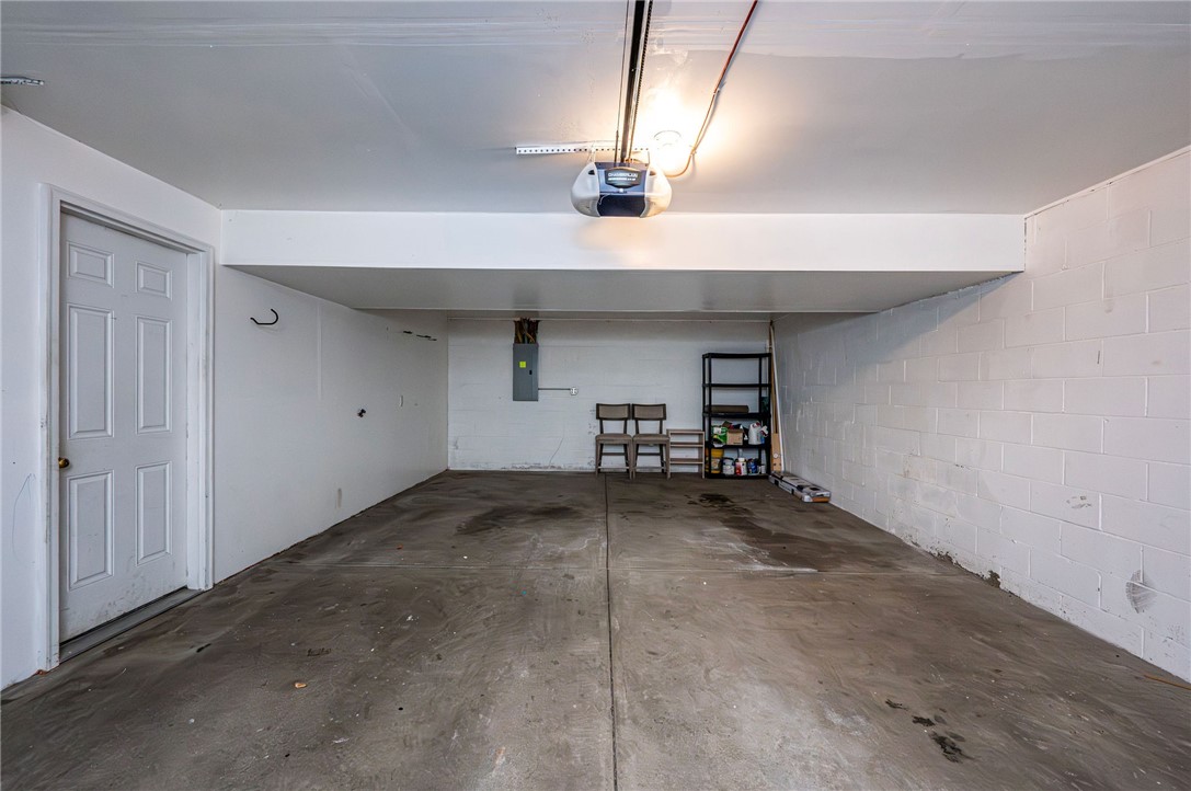 Greensburg, Pennsylvania 15601, United States, 3 Bedrooms Bedrooms, ,3 BathroomsBathrooms,Residential,Pending,5582