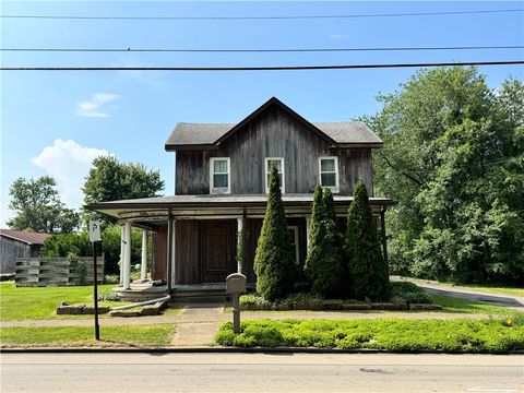 Photo of 438 Main St, Prospect, PA 16052 (MLS # 1758890)