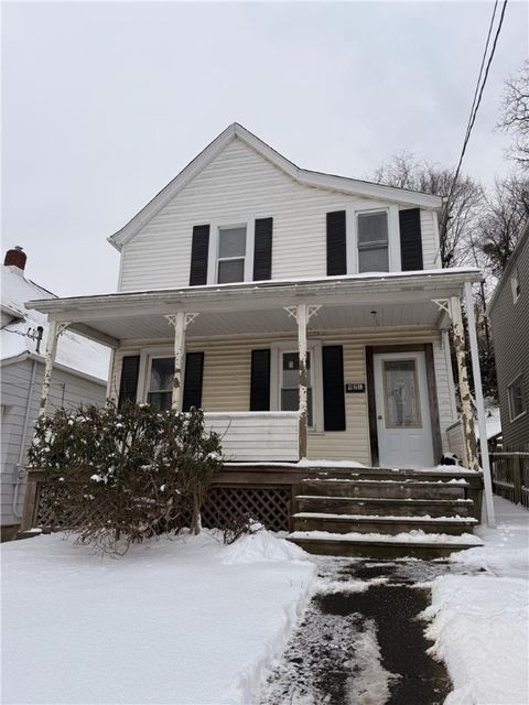 921 Crescent Ave Ellwood City PA 16117